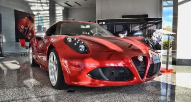 (ФОТО) Мулти наградуваната Alfa Romeo 4C конечно пристигна и во Македонија!