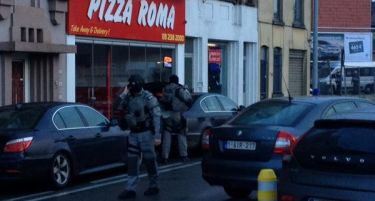 (ВИДЕО) ПАНИКА ВО БЕЛГИЈА: Полицијата опколи стамбен блок поради четири вооружени лица