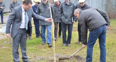 И компанијата АрцелорМиттал Скопје се вклучи во акцијата „Ден на дрвото“