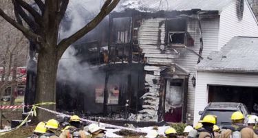 (ВИДЕО) Вашингтон: Авион паднал врз куќа, шест мртви!