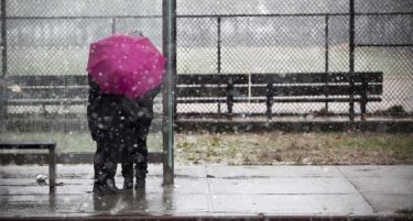 Сабота ни носи слаби врнежи од снег