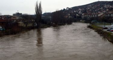 Врнежите го наполинја езерото Младост, Вардар се излеа кај Велес