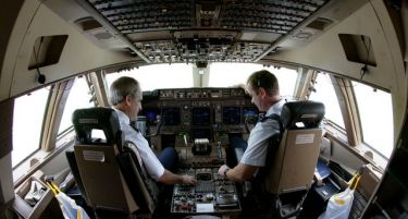 Ги контролира ли некој и како се тестираат идните пилоти?