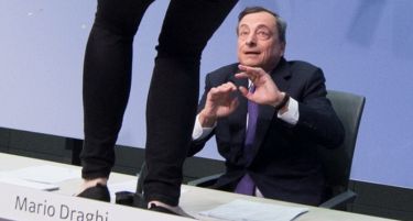 (ВИДЕО-ФОТО) Протестот на ФЕМЕН против Марио Драги и ЕЦБ