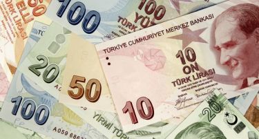 Паѓаат лирата и довербата во турската економија