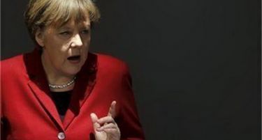 Меркел кон бегалците: Следете ги нашите закони, нема да трпиме долгови заради вас