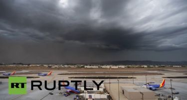 (ВИДЕО) Видео кое покажува како песочната бура го обвивна целиот град