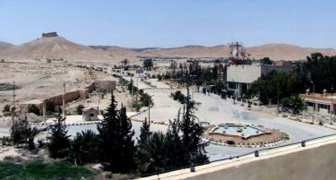 (ВИДЕО) Џихадистите дигнаа во воздух древен храм во Палмира