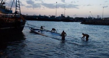 Двa чамци со имигранти потонаа во близина на брегот на Либија, жртвите се стотици