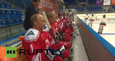 (ВИДЕО) Владимир Путин блесна на хокеарски натпревар