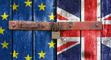 Над 300 британски бизнисмени ја повикаа земјата да се повлече од ЕУ