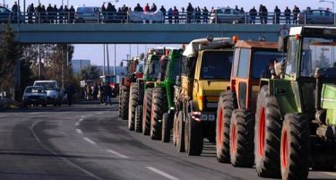 Грчките фармери се закануваат со целосна блокада на границата