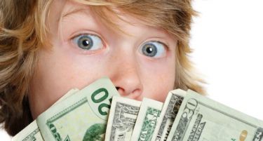 Три работи кои децата не треба да ги слушаат од вас за парите