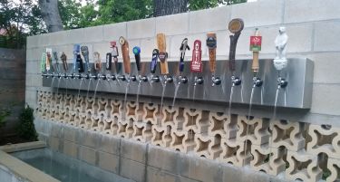 Европски град добива фонтана од која тече пиво