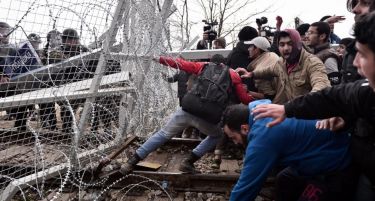 „Врие„ од бегалци на Идомени