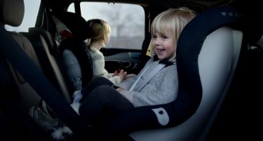 „Volvo Cars“ лансира безбедни, удобни и комфорни детски седишта