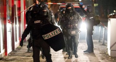 (ФОТО) БЕРЛИН ПОД БЛОКАДА: Евакуиран дел од градот поради сомнителен пакет