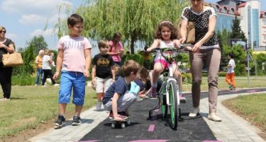 Стопанска банка донираше детски велосипедски полигон за град Скопје