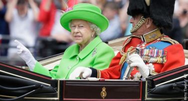 (ФОТО) ФЕШТА ВО БАКИНГАМСКАТА ПАЛАТА: Се слави 90-ти роденден на Кралицата Елизабета II