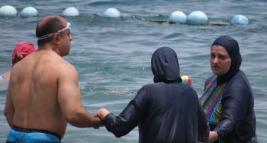 Уапсени муслиманки – носеле буркини на плажа