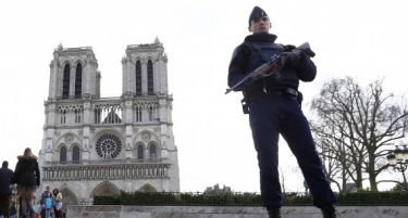 Уапсени се уште двајца за автомобилот со боци во Париз
