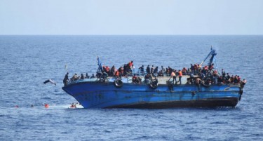 Преполн брод со бегалци потона во Медитеранот