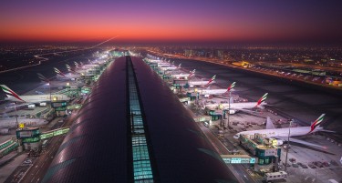 Дронови му прават проблеми на аеродромот во Дубаи
