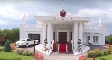 (ВИДЕО) НЕВИДЕН ЛУКСУЗ:Ѕирнете во „Белата куќа“ на Албанец во Косово