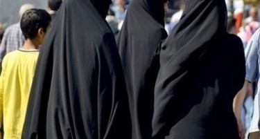 Бугарија ќе ги казнува жените кои носат бурки