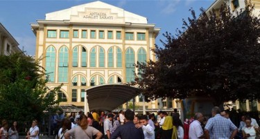 Евакуиран суд во Анталија - имало бомбаш самоубиец?
