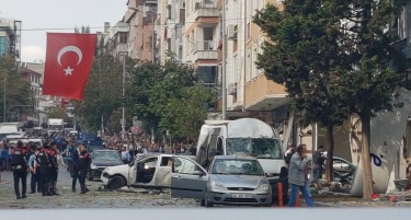ФОТО+ВИДЕО: Експлозија во Истанбул - повеќе од десет повредени