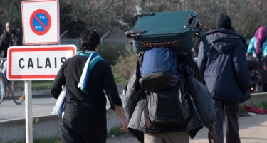 ФОТО+ВИДЕО: Колку мигранти иселија за два дена од кампот во Кале?