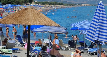 Лето 2016: грчките плажи полни, а државната каса - празна