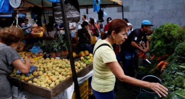 Продавниците во Венецуела се полнат, но цените се астрономски