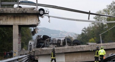 ВИДЕО: Камера го „улови“ уривањето на мост во Италија