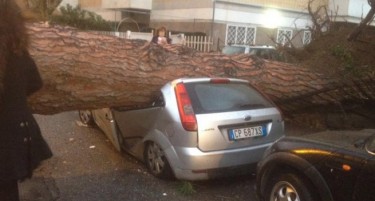 ФОТО+ВИДЕО: Торнадо ја погоди Италија