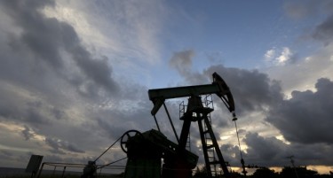Нафтата ja испрати третата последователна недела со пад