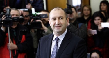 Бугарскиот претседател Радев ќе го додели мандатот на ГЕРБ следната недела