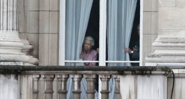 Домот на британската кралица во опасност од пожари - Бакингемската палата итно ќе се обнови