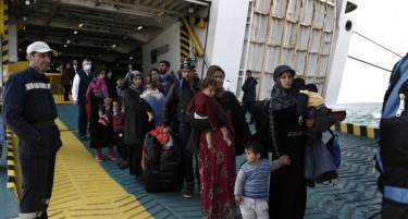 Грција со предлог: Да се направи нов бегалски камп на Хиос