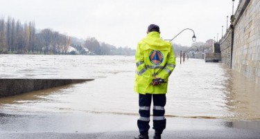 ФОТО+ВИДЕО: Поплави во Италија - стотици евакуирани