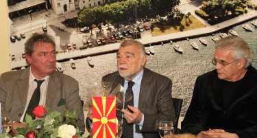 Признание „Пријател на Македонија“ за Стјепан Месиќ