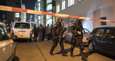 (ФОТО) ХАОС ВО ЦИРИХ: Тројца повредени при пукање во Исламски центар!