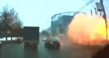 (ВИДЕО) Блесна оган, камера ја сними експлозијата во Москва