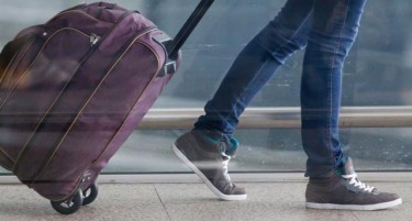 Младите ги пакуваат куферите - за месец заработуваат 4 плати