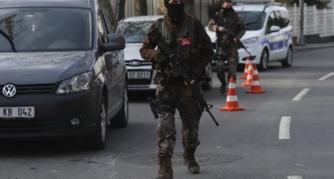 ЛОВ НА ТЕРОРИСТОТ: Истанбул полн контролни пунктови, полицијата запира возила и проверува документи!