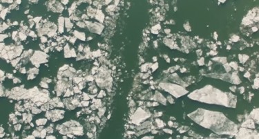 (ВИДЕО) Еве како изгледа замрзнатиот Дунав во Унгарија