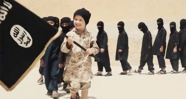 (ВИДЕО) Џихадисти обучуваат деца на калифатот во цркви