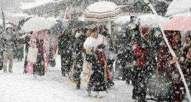 Јапонската армија мобилизирана во борбата со снегот