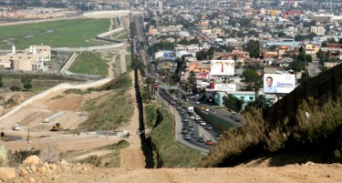 Мексико и САД се скараа поради оградувањето на границата